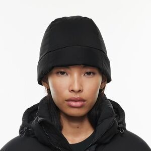 Aritzia THE SUPER PUFF™ Beanie — Black (O/S)